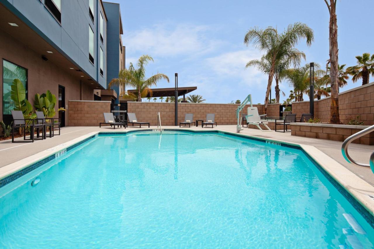 Springhill Suites By Marriott Escondido Downtown Exterior photo