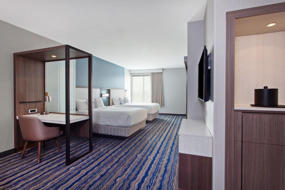 Springhill Suites By Marriott Escondido Downtown Exterior photo