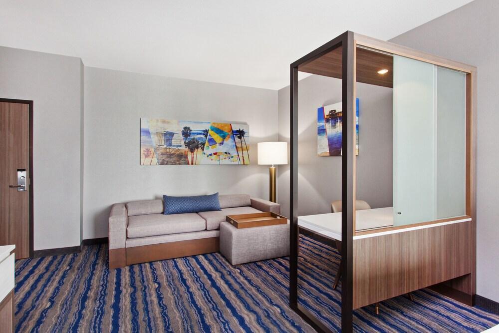 Springhill Suites By Marriott Escondido Downtown Exterior photo